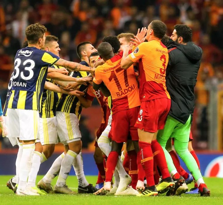 kaiyun sports-从阿扎伦卡在公牛比赛中伤愈复出到利物浦今夜扳平良机，里尔豪取连胜备战亚冠的简单介绍